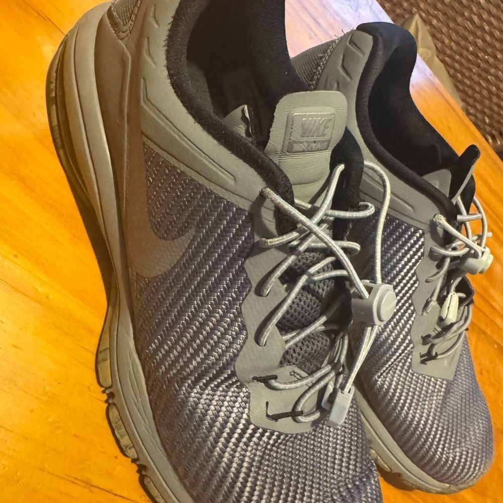 Nike Max Air Full Ride Training Mens Size 11.5
Cool Gray - Picture 10 of 11